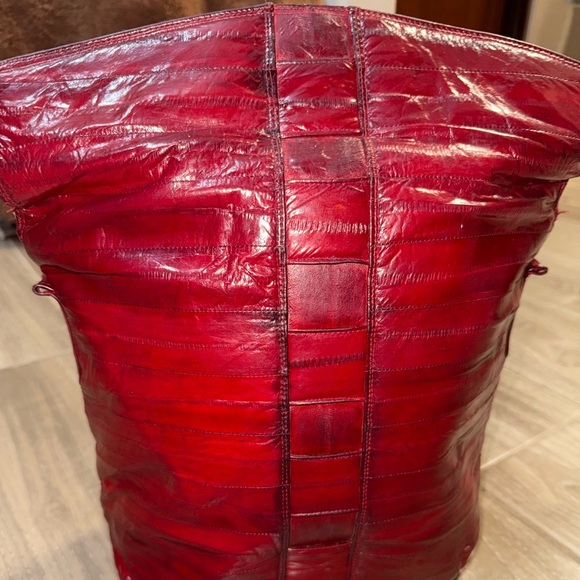 Elevate your style with this captivating Vintage Red Eel Skin Bag! - Picture 10 of 12